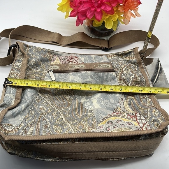 LeSportsac Large Gray Printed Hobo Nylon Crossbody Bag. NYB1719 - Picture 10 of 10